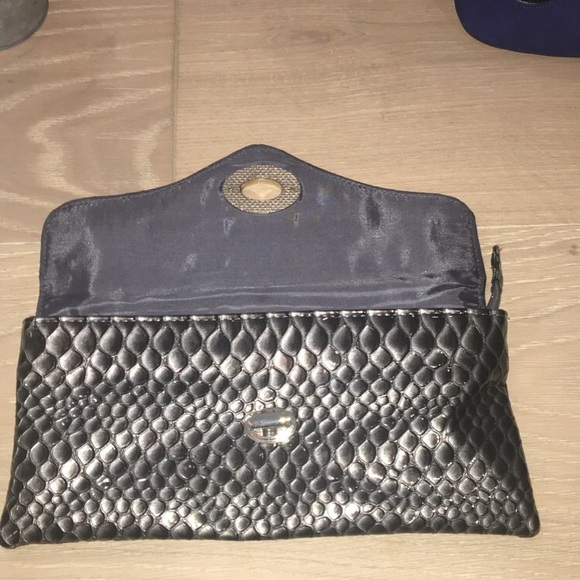 π HP β‘οΈ Black Faux Leather Reptile Clutch - Picture 3 of 5